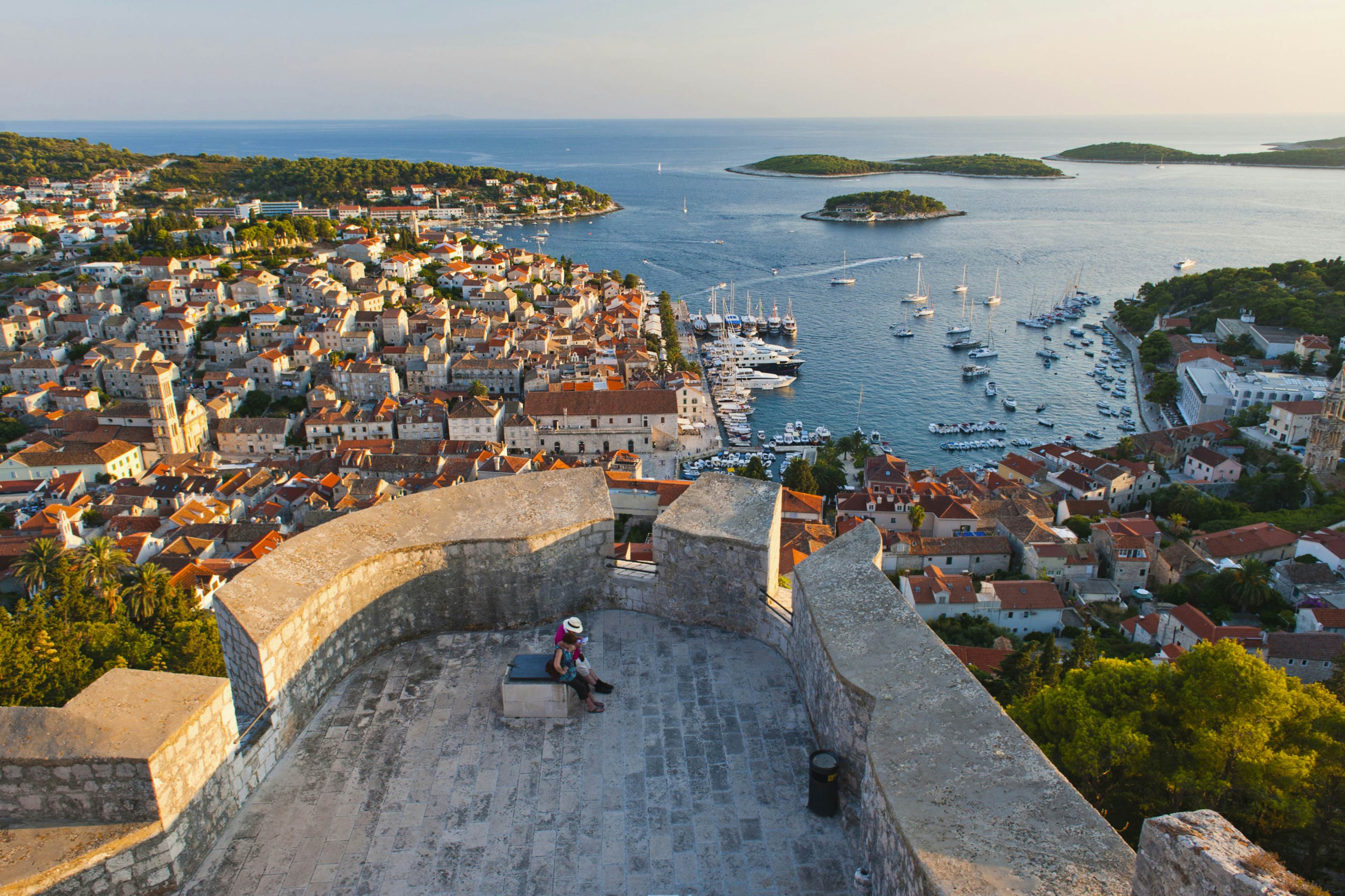 Hvar: Otok Raj ponovno otvara svoja vrata turistima nakon zatvaranja zbog COVID-19.